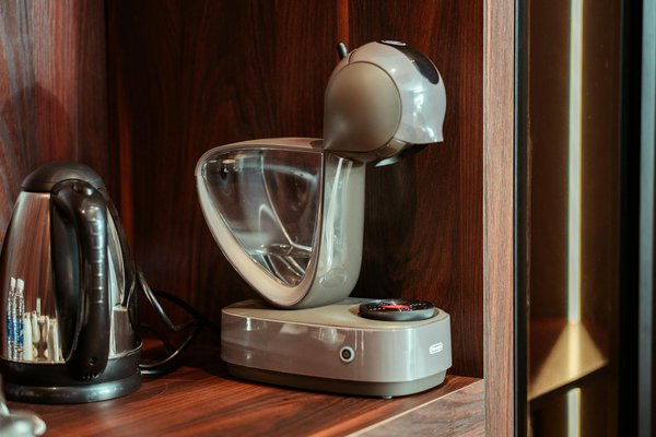 Voyage Créatif : Analyse Profonde des Vases Décoratifs en Arts Visuels